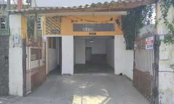 Imagem: LOJA DE RUA EM LOCAL MOVIMENTADO