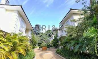 Imagem 2: Casa em condomínio fechado com 4 suítes e piscina privativa