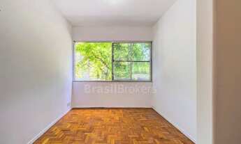 Imagem 2: Apartamento para venda com 64 metros quadrados com 2 quartos em Leblon - Rio de Janeiro