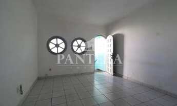 Imagem 2: Ampla casa térrea com área de churrasqueira!