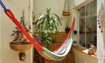 Imagem 4: Térreo reformado com pátio, ótima posição solar no Menino Deus