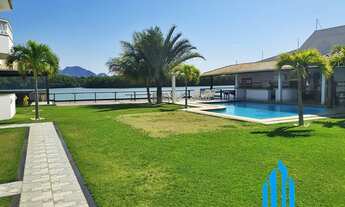 Imagem 4: Casa com 4 suítes a venda, no canal de Guarapari, numa área de 1.000m² com deck para emba