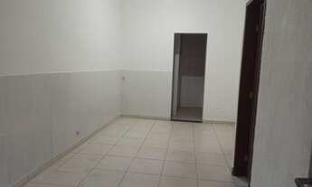 Imagem 3: Casa térrea de vila, sem condomínio, IPTU isento e no principal ponto comercial do bairro