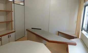 Imagem 3: Sala com 69m2 privativos, andar alto, semi-mobiliada, 1 VG, Centro, Florianópolis, SC