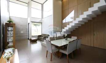 Imagem 4: Casa de condomínio para venda possui 346 metros quadrados com 4 quartos