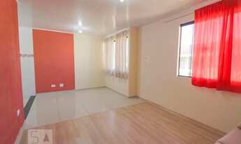 Imagem 2: Apartamento para Aluguel - Sítio Cercado, 2 Quartos, 52 m2