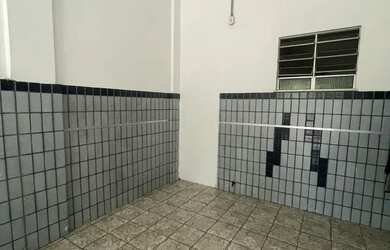 Imagem 2: Casa em frente à praça camerindo