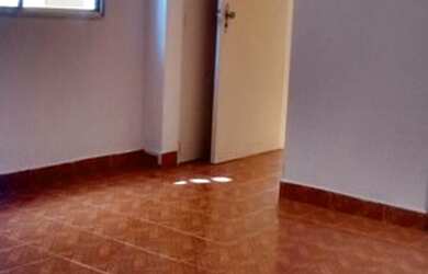 Imagem 2: Kitnet aluguel 38 m2. Centro nobre, casada, andar alto, sacada, piso frio. port 24 horas