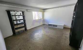 Imagem: Apartamento arejado em andar alto com sala