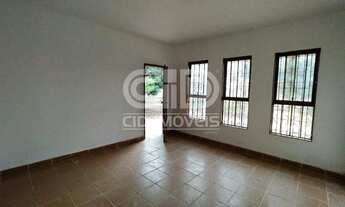 Imagem 4: Casa com 3 quartos e amplo quintal próximo ao Aeroporto