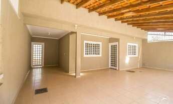 Imagem: Casa de 3 quartos, sendo 1 suíte, sozinha