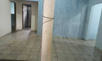 Imagem 3: Casa grande em lago azul sozinha no lote