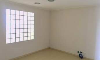 Imagem 4: Comercial bem localizado na Faria Lima, ambientes claros, com iluminação e A.C