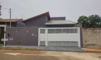 Imagem 2: Casa para venda com 210 metros quadrados com 3 quartos em Centro - Campo Grande - MS