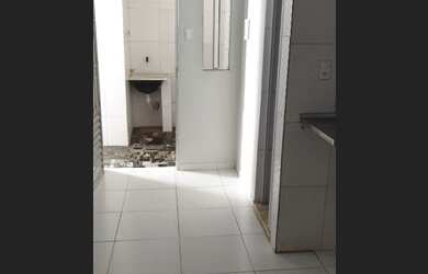 Imagem 3: Aluga-se uma kitnet, R$ 300.00 incluso água e IPTU , vaga para 1 carro ou moto