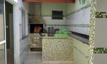 Imagem: Casa com 03 dormitórios, sala ampla e quintal