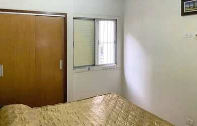 Imagem 5: Apartamento com sala ampla ( 2 ambientes), 2 dorm (1 Suíte), 2 banheiros e 1 vaga de garag