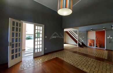 Imagem 4: Casa de condomínio para aluguel possui 290 metros quadrados com 3 quartos