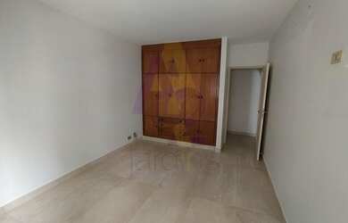 Imagem 6: Apartamento espaçoso, em muito bom estado. Com 4 dormitórios, sendo 2 suítes e 2 vagas de