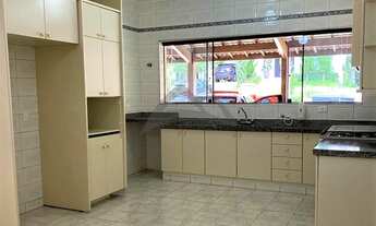 Imagem 7: Casa de condomínio para aluguel tem 420 metros quadrados com 4 quartos