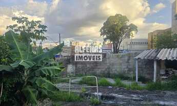 Imagem 3: Excelente Oportunidade: Lote com Construção Antiga de 360m² - Localização Privilegiada do