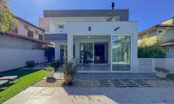 Imagem 2: Casa mobiliada - 4 dormitórios - 3 suítes - Pátio com piscina - Jurerê Internacional - Flo