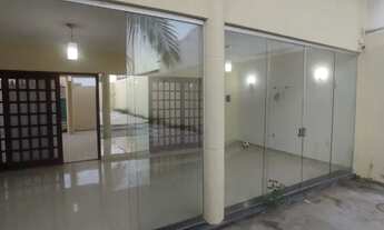 Imagem 4: OPORTUNIDADE CASA A VENDA AMPLA COM PISCINA E BANHEIRA DE HIDROMASSAGEM