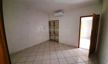 Imagem 3: Sobrado com 3 dormitórios, churrasqueira e 1 vaga de garagem no bairro Jardim Seyon