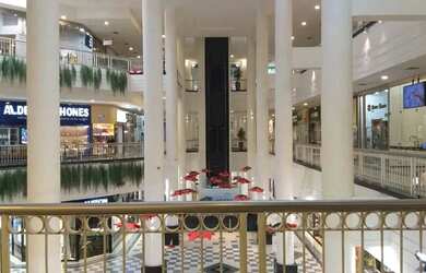 Imagem 2: Loja com mezanino, mobiliada, no Shopping Aldeota