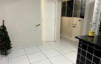 Imagem 5: ALUGO kitnet em casa amarela