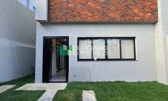 Imagem: Casa Geminada Moderna com 3 Suítes e 140