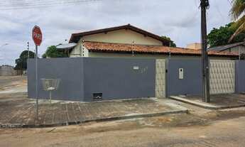 Imagem: Alugo Casa de esquina com piscina no Bairro