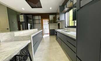 Imagem 6: Casa Térrea à venda possui 230 m² com 3 suítes, escritório, piscina aquecida