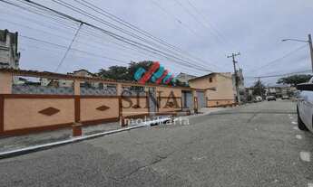 Imagem: Casa de Frente com 4 Quartos, 8 Vagas na