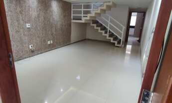 Imagem 4: Ótimo duplex três quartos sendo um suíte, frente para o nascente. Jardim Vitória Macaé RJ!