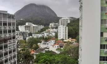 Imagem 6: Apartamento claro, arejado, todo e em piso frio, em rua nobre do bairro