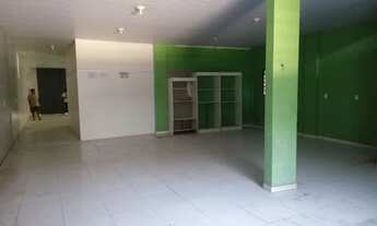 Imagem 3: Galpão medindo 300 m2 em Via Principal de Petropolis!