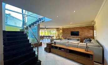 Imagem 3: Casa à venda com 4 suítes - Piscina e churrasqueira - Condominio com lazer e segurança - J