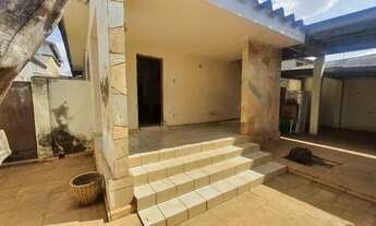 Imagem 2: SETOR SUL Casa de Rua com 4 Quarto(s) e 2 banheiro(s) à Venda, 190 por R$ 730.000 no setor