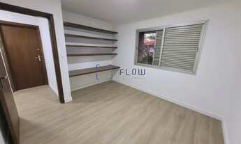 Imagem 3: Casa na alameda Guaramomis, com 5 quartos 8 vagas de carro e 4 banheiros