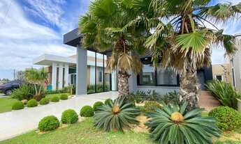 Imagem 3: Uma charmosa casa térrea beira lago!