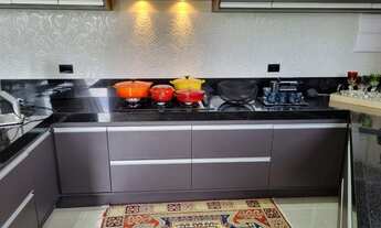 Imagem 3: Casa de condomínio sobrado para aluguel e venda possui 470 metros quadrados com 3 quartos