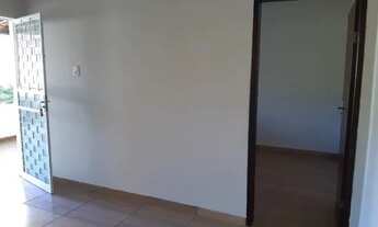 Imagem 3: Aluga casa de 2 quartos varanda garagem e quintal