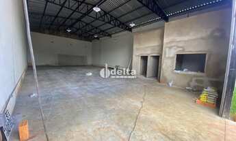 Imagem 3: Galpão disponível para locação e venda no bairro Segismundo Pereira em Uberlândia-MG