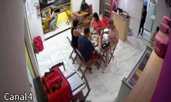 Imagem 2: Pizzaria e Sorveteria em pleno funcionamento!