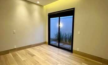 Imagem 6: Imóvel para venda possui 175 metros quadrados com 4 quartos em Condomínio Belvedere II - C