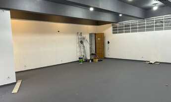 Imagem 2: Sala Comercial Ampla na Vila Galvão com Oitenta Metros Quadrados em Local de Grande Movime