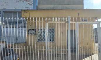 Imagem 2: Casa com uma peça, banheiro e garagem em São Geraldo - Porto Alegre - RS