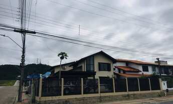 Imagem 3: Bela Casa de Alto Padrão a 500 m da Praia e do Centro de Garopaba, Bairro Ferraz!