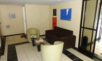 Imagem 2: Ótima localização, 03 quartos (Sendo 02 suítes com armários e 01 dormitório), varanda na s